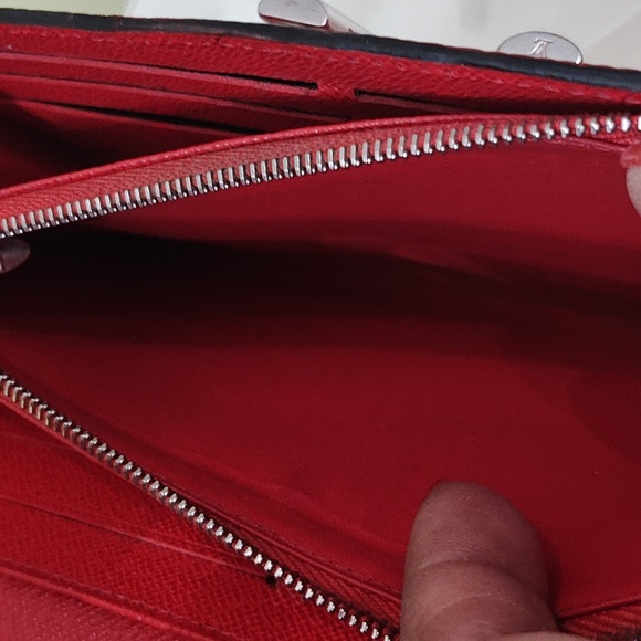 Louis Vuitton Twist Lock Wallet on a Chain - Picture 6 of 9